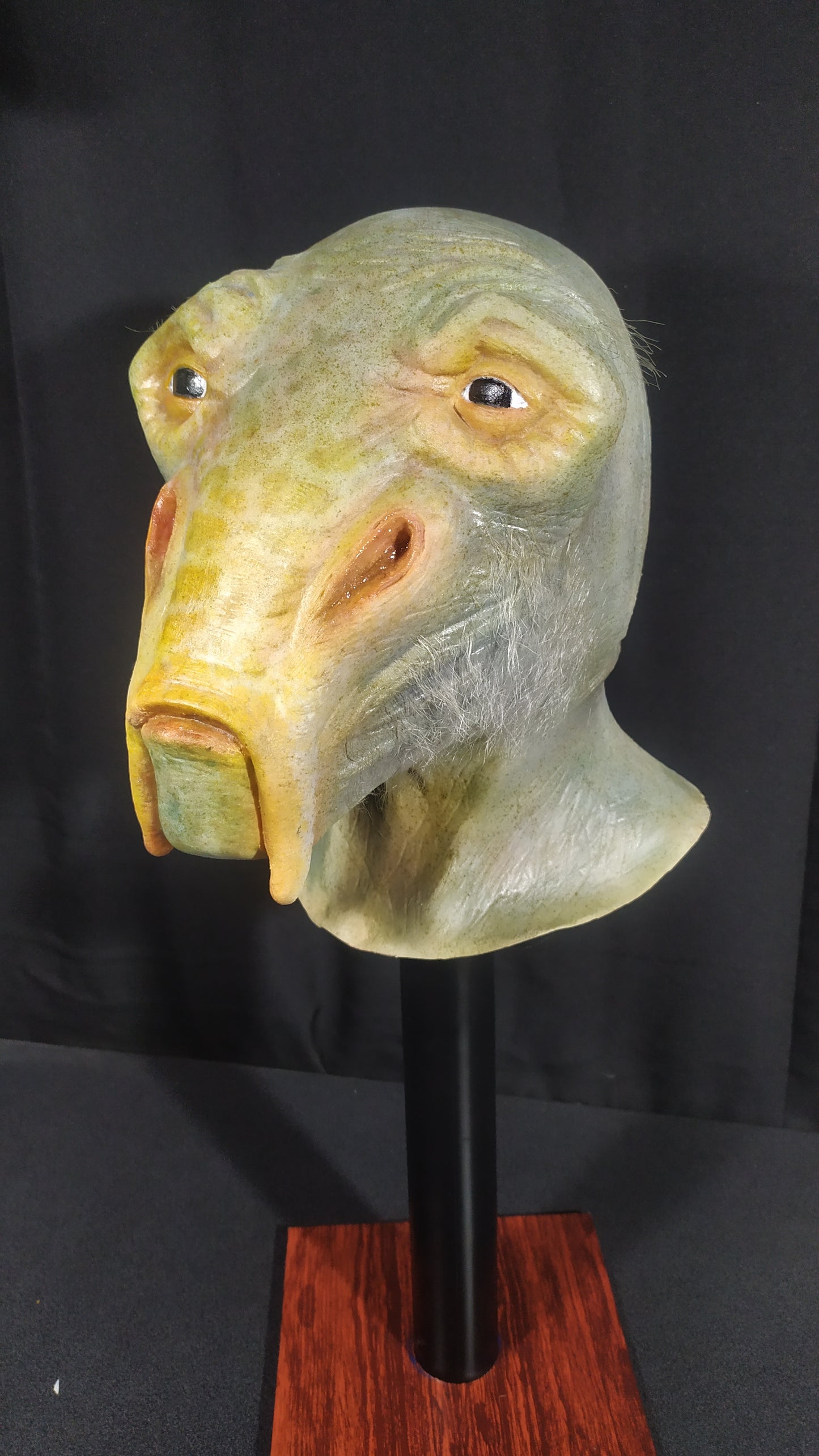 C AI TRENALLY LATEX MASK