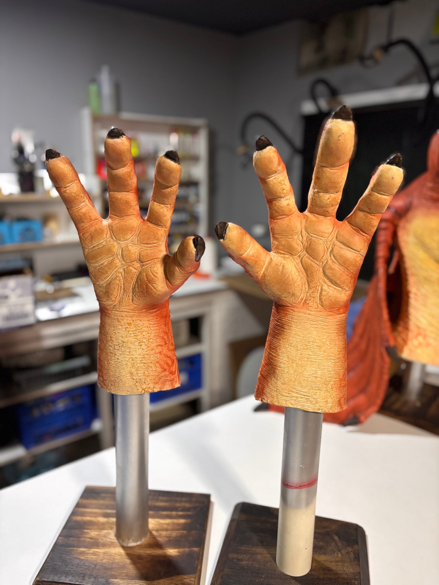 Jar Jar latex hands